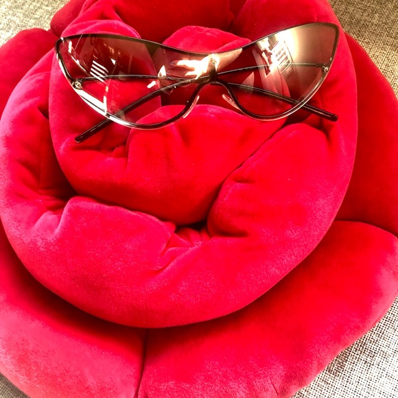 💯AUTH GUCCI CAT EYE  SUN GLASSES LIMITED AUDITION NWOT 😎 - Picture 3 of 10